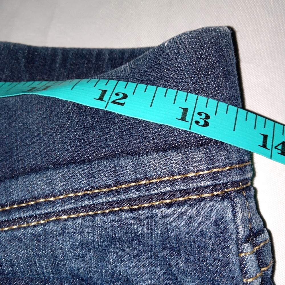 Levis Strauss Totally Shaping Pull-On Skinny Jeans 4 / 27 - Picture 7 of 9